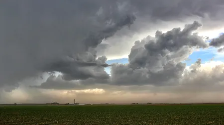 București și alte 12 județe, sub cod galben de vreme SEVERĂ în următoarele ore. La munte sunt semnalate lapoviță și ninsori