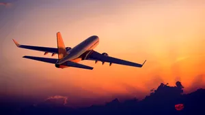 Pasagerii care călătoresc cu avioane ale companiilor aeriene din UE vor putea folosi telefoanele în timpul zborului. De când intră în vigoare decizia și cum va fi posibil