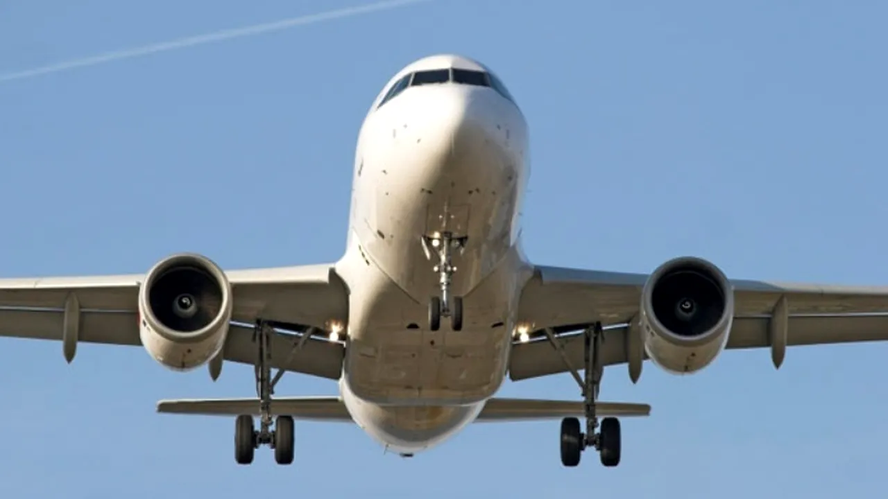 Un avion de pasageri american decolat de la Paris a fost redirecționat deasupra Atlanticului și a aterizat la Bangor