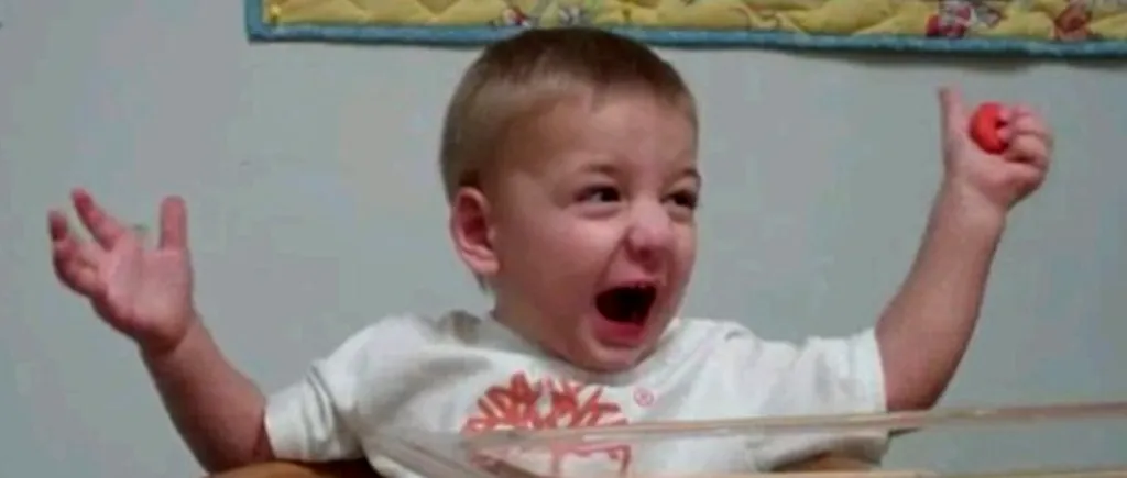 VIDEO EMOȚIONANT. Reacția unui băiețel surd când aude pentru prima dată vocea mamei sale