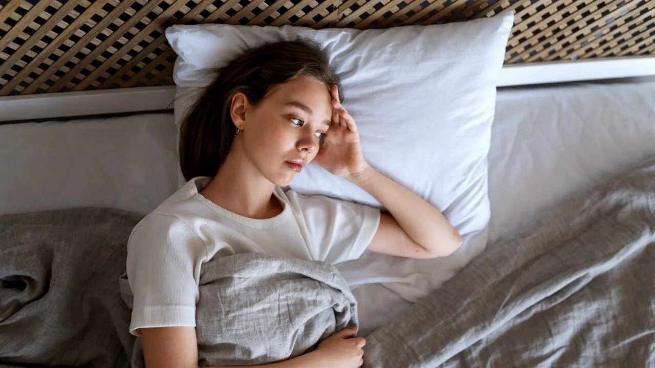 (P) Te foiești toată noaptea? 5 cauze ale somnului agitat și cum să le combați