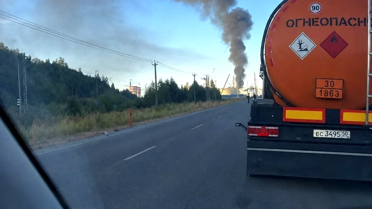 Ucraina a lovit cu drone unul dintre cele mai mari porturi rusești de la Marea Baltică. Două instalații de prelucrare a petrolului, avariate