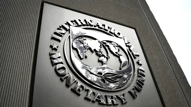 RECOMANDĂRILE FMI pentru România: Renunțarea la cota unică de impozitare a veniturilor, creșterea TVA, a accizelor și a impozitului pe dividende