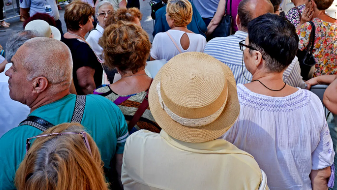 Sistemul public de pensii va suferi un ȘOC în 2027-2031, când se vor pensiona DECREȚEII. Ce spun studiile despre viitorul DEMOGRAFIC al României