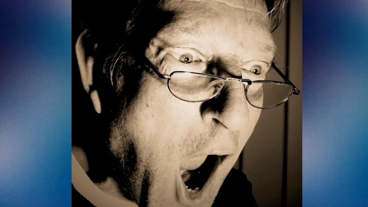 Dascăl înregistrat când înjură elevii la clasa a II-a: „Te ia mama dracului!”