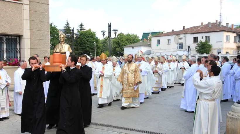 Beatificarea episcopului ANTON DURCOVICI. Mii de credincioși la Iași. Ponta, între cei prezenți. Mesajul transmis de Băsescu