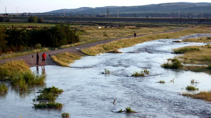 INHGA: Cod galben pe mai multe râuri în 10 județe din vest