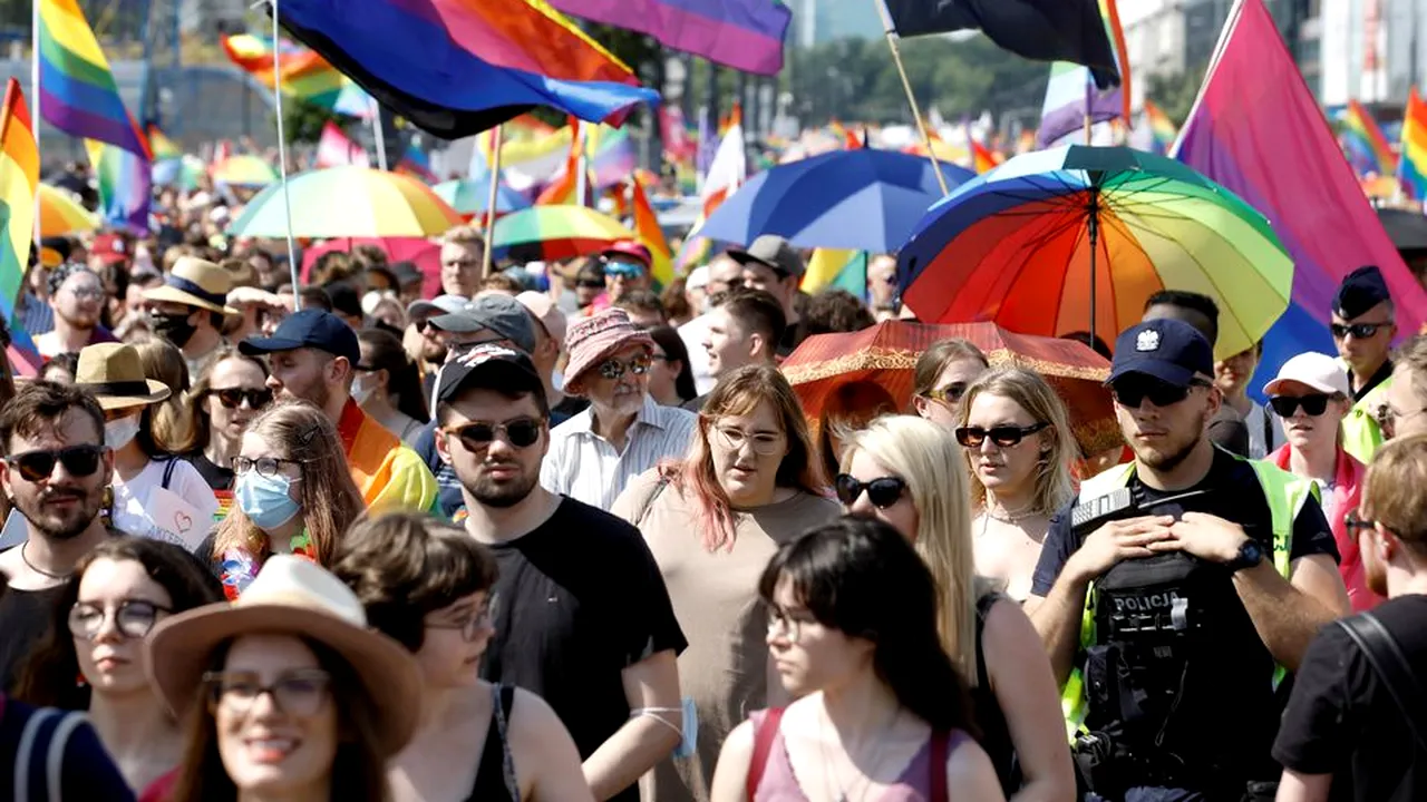 RAPORT al Centrului american pentru Controlul și Prevenirea Bolilor: Aproximativ 1 din 4 elevi de liceu din SUA se identifică drept LGBTQ