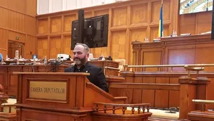 Cine este Aurel Bălășoiu, deputatul dat afară din PSD după ce a fost implicat într-un scandal sexual cu minori. A studiat Teologia, e căsătorit și are un băiat care l-a înlocuit în funcția de primar al comunei sale natale