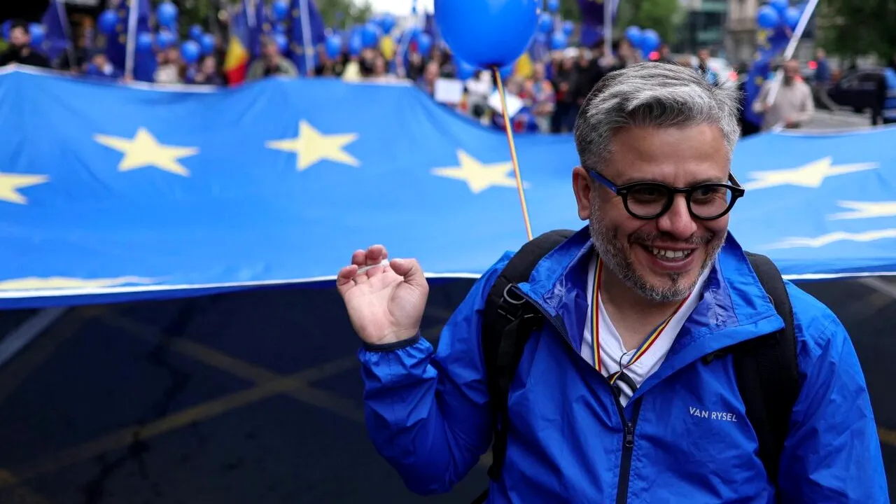 Protestatarul de serviciu al USR, acum și de Ziua Europeană