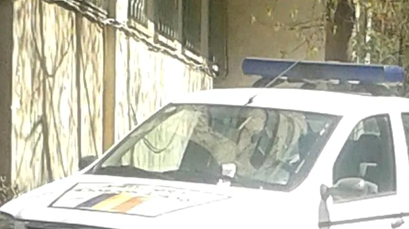 IMAGINEA ZILEI: Ce este în neregulă la această mașină de poliție din Iași