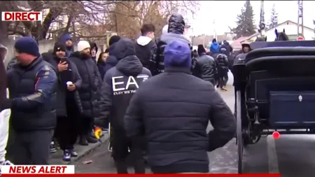 Frații UCIȘI de clanul rival în Urziceni au fost conduși pe ultimul drum în calești trase de cai. Peste 100 de polițiști au patrulat străzile