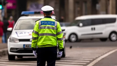 O femeie a fost răpită și băgată cu forța într-o mașină, pe o stradă din Craiova. Doi polițiști au salvat-o în ultima clipă
