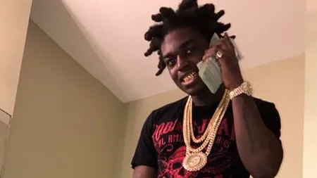 Un rapper controversat a fost arestat pentru posesie ilegală de arme și droguri 