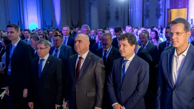 Liberalii îl votează pe Ilie Bolojan pentru funcția de PREȘEDINTE / NICUȘOR DAN, la Congresul PNL: România are viitor într-un timp TANGIBIL