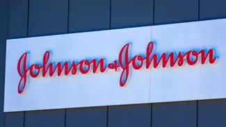 Johnson & Johnson vrea să plătească 8,9 miliarde de dolari pentru a scăpa de acuzațiile conform cărora pudra sa de talc a cauzat CANCER