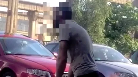 Drogul Zombie mai face o victimă în Baia Mare: Un tânăr, care abia se mai ține pe picioare, a fost filmat pe o stradă din oraș - VIDEO