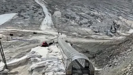 Unul dintre puținii ghețari din Europa unde se putea schia și vara a rămas fără zăpadă și își închide activitatea. Imagini dramatice de la peste 3.000 de metri