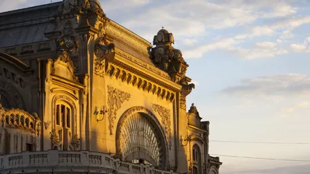 Spectacol pe faleza din Constanța: Doi bărbați au înotat în Marea Neagră la temperaturi EXTREME