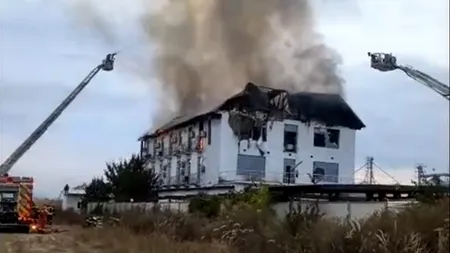 Anchetă de amploare la incendiul din județul Prahova soldat cu moartea a două NEPALEZE. Ce funcție aveau tinerele în cadrul hotelului
