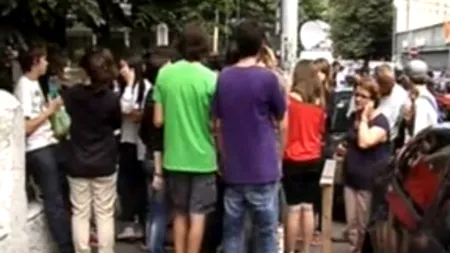 EVALUARE NAȚIONALĂ 2012, BAREM ROMÂNĂ. Zeci de părinți și elevi protestează în fața ministerului Educației