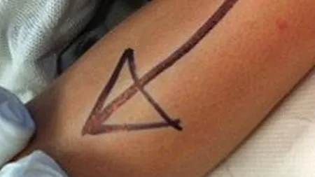 FOTO: O tânără din Marea Britanie a simțit pe pielea ei ce se ascunde în noroi. 