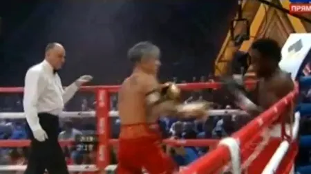 La 62 de ani, Mickey Rourke a revenit în ring și a câștigat un meci după doar două runde, în fața unui adversar cu 33 de ani mai tânăr