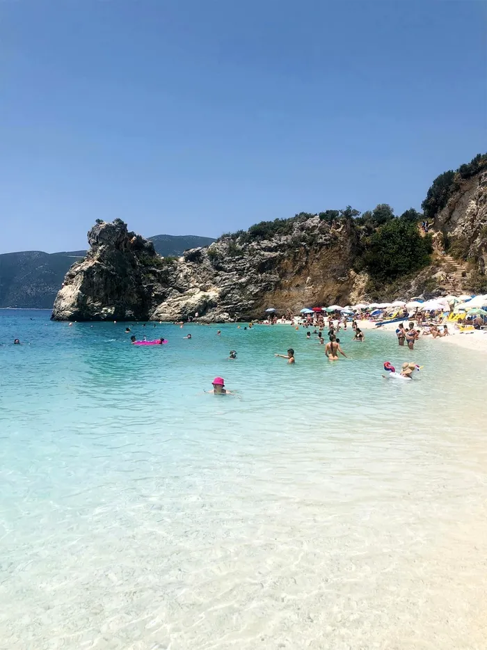 Plajă cu tarif de intrare, ca la cinematograf, în Grecia. Câți bani i s-a cerut unei turiste din România