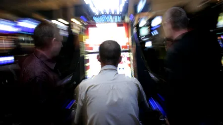 Trei la sută din populația României joacă la 