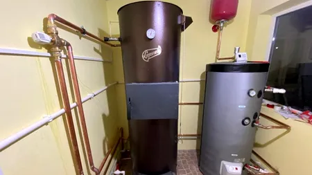 Centralele pe lemne asigură confort termic în casele a o mulțime de români