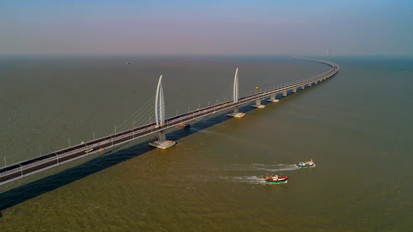 Cel mai lung pod maritim din lume, în valoare de 20 de miliarde de dolari, inaugurat de China