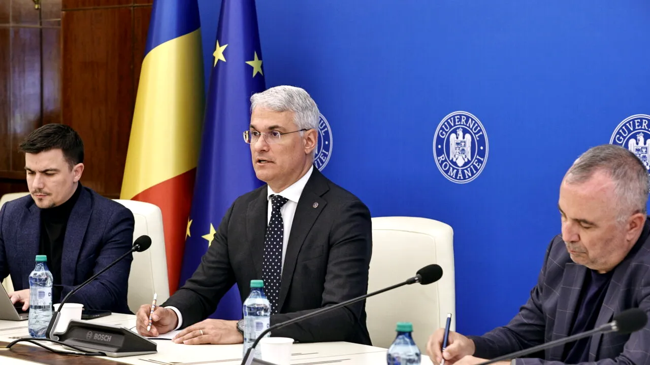 După ce sindicatele au protestat la poarta lui Bolojan, premierul l-a trimis pe Dragoș Pîslaru să vorbească cu ei. Ce au discutat