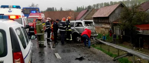 O persoană a murit, după ce șoferul unei mașini a lovit un autocar în Brașov. Circulația restricționată pe DN1
