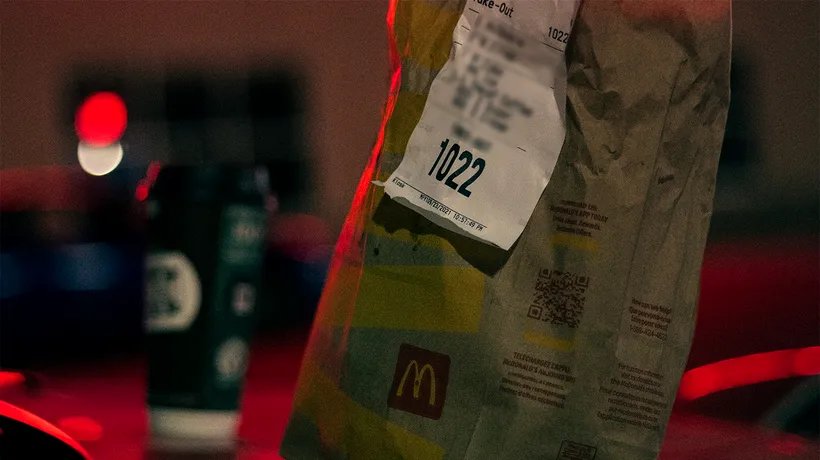 Ireal ce a comandat o femeie de la McDonalds, noaptea, după ce s-a îmbătat. Când livratorul i-a adus sacoșa la ușă, a rămas mască