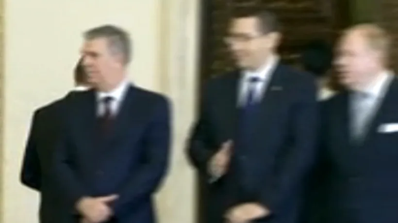 Gestul făcut de către Ponta când Băsescu a ieșit din sală, după învestirea noilor miniștri