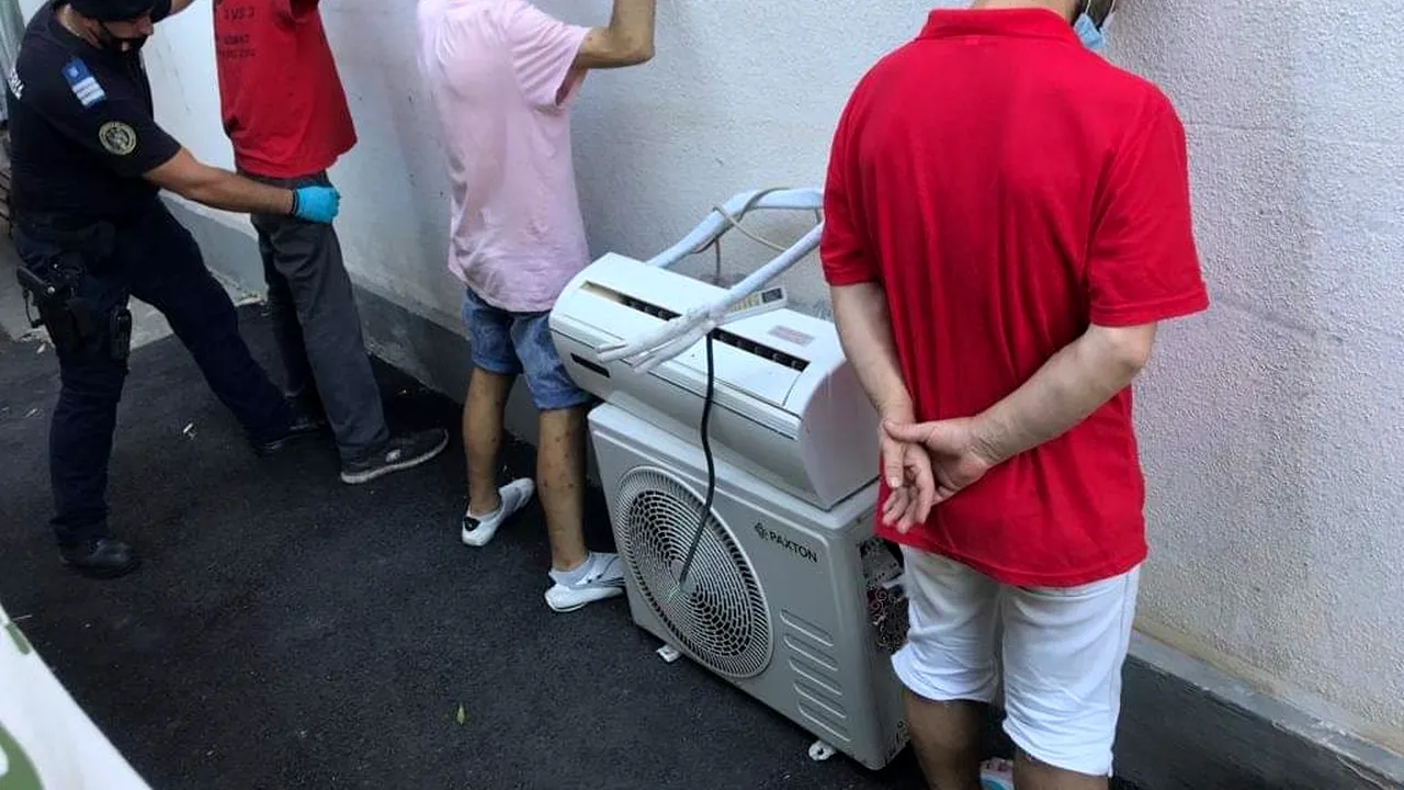 Ce mai fură românii?! Trei bărbați au sustras un aparat de aer condiționat dintr-o casă din București