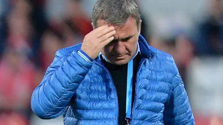 Suporterii Stelei, scuze după ce mai multe obiecte aruncate din tribune l-au lovit pe Gică Hagi