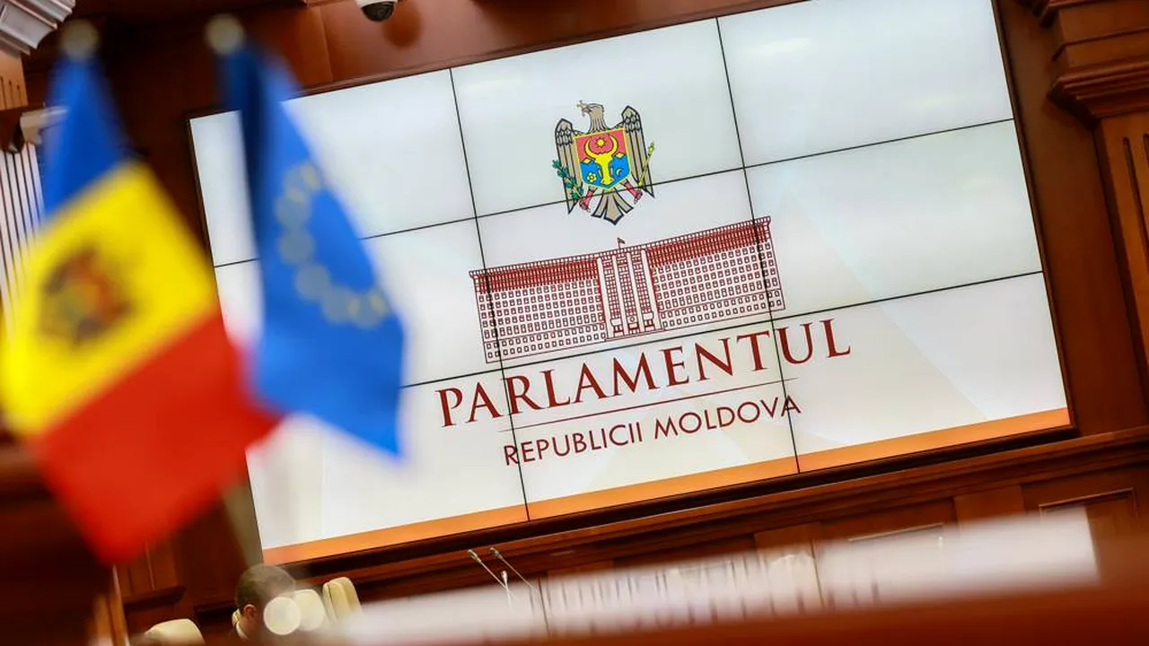 Descinderi în Parlamentul de la Chişinău. Un șef de direcție ar fi bănuit de 