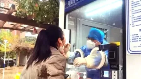 Autoritățile din China bagă în izolare șase milioane de oameni! Totul a pornit de la protestul organizat la fabrica Foxconn din Zhengzhou