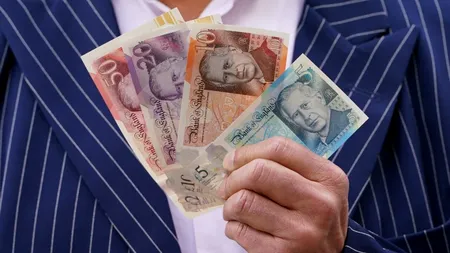 De astăzi intră în circulație bancnotele cu portretul regelui Marii Britanii, Charles al III-lea