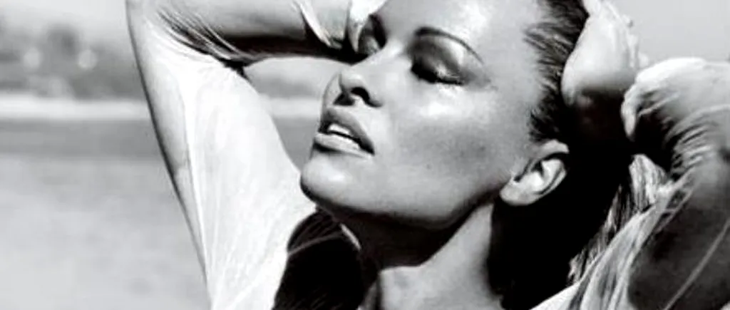 Pamela Anderson, pictorial în ultimul număr din Vogue,  Brazilia. FOTO