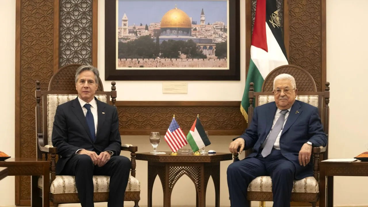 Antony Blinken a discutat cu Mahmoud Abbas despre avansarea procesului politic în sensul înființării unui stat palestinian