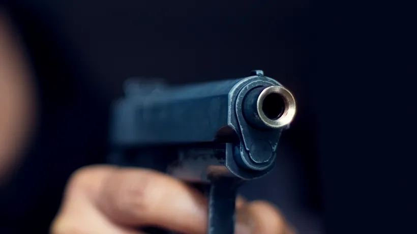 Amenințare cu pistolul între un gălățean și o vârstnică. Ambii s-au ales cu dosar penal