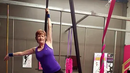 O bunicuță de 63 de ani are o activitate mai puțin obișnuită pentru vârsta ei. 