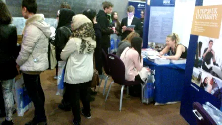 Târg de universități britanice. Ce burse le oferă englezii studenților români