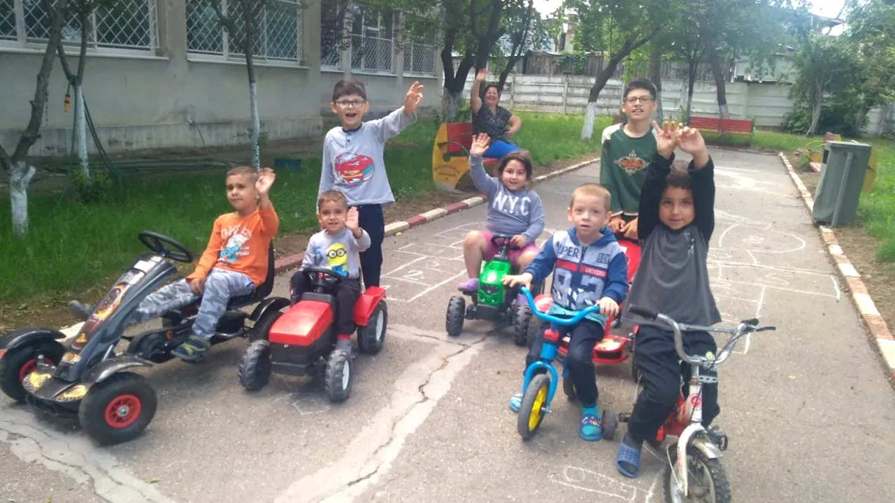 Vouchere pentru părinții copiilor cu dizabilități. În ce condiții se acordă 7.900 euro pentru fiecare copil