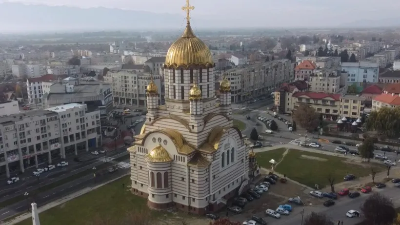 Predici și pliante anti-vaccinare la catedrala din Făgăraș. Reprezentanții Patriarhiei Române au reacționat vehement: Materialele nu pot fi asociate cu BOR