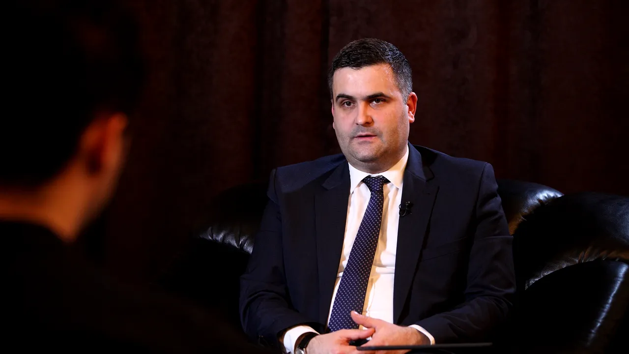 Gabriel Leș acuză o conspirație: „E nevoie ca bătrânii să fie ținuți în case de alegeri, pentru că votează cu PSD!”