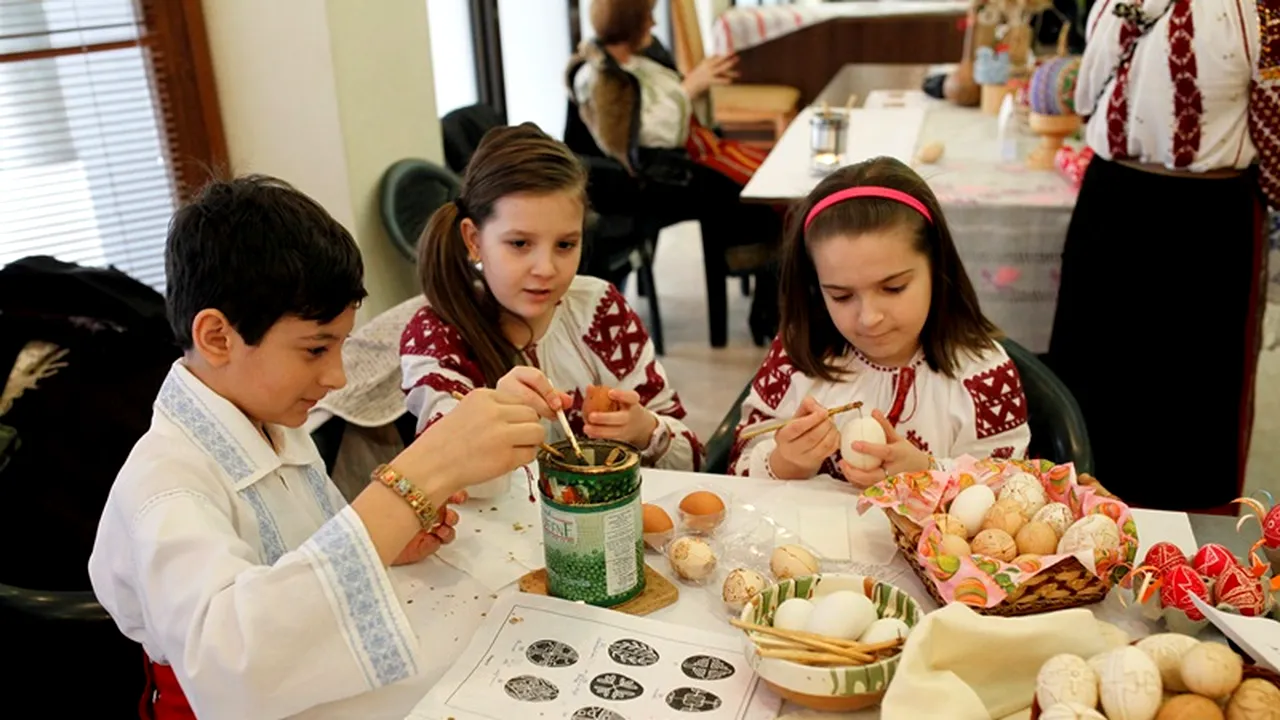 REȚETĂ OUĂ DE PAȘTE. Cum vopsim ouăle de Paște în mod natural