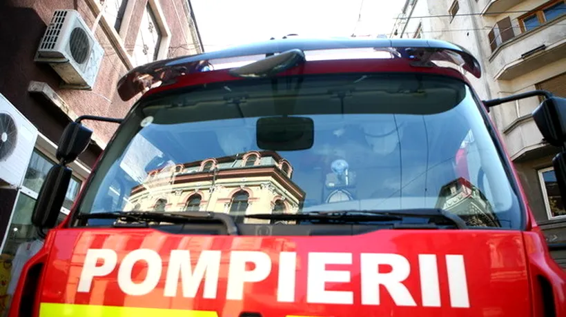 O femeie a murit într-un incendiu izbucnit într-un imobil din Capitală